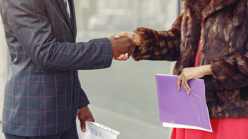 Holding de pharmacie (SPFPL) : Comment s&rsquo;installer sans contracter d’emprunt en nom propre ?